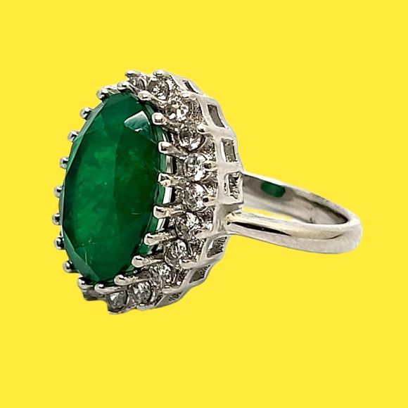 18KWG Plated 925 Sterling Silver Oval Created Emerald Halo Ring Size 9.5 - Picture 2 of 7